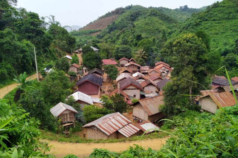 Laos village forêt